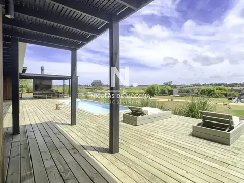 Impecable casa en venta comoda e iluminada.