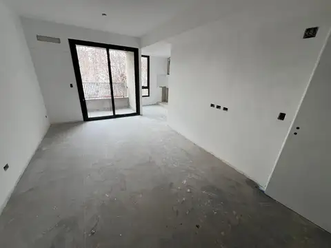 Sarandi 1000, Piso 6