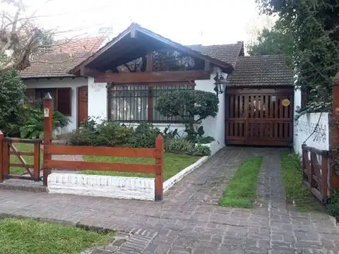 SÁNCHEZ nº 1563, entre Ferrari y Espora 1500