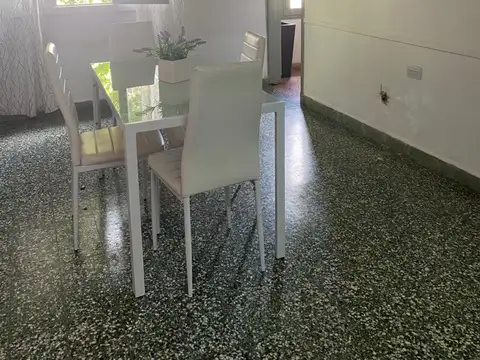 Casa 6 ambientes con 2 baños