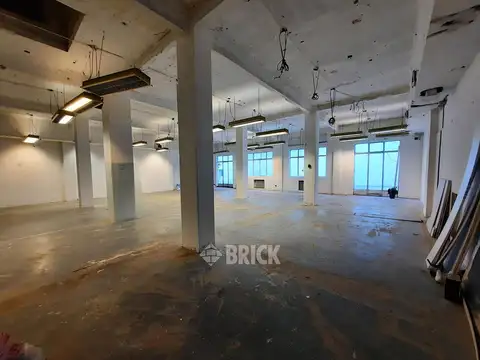 Oficina 10 ambientes con 2 baños