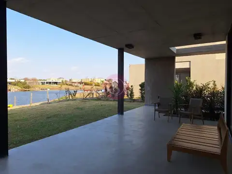 Casa 4 ambientes con 3 baños