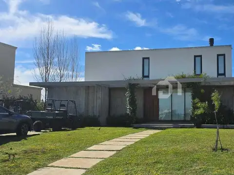 Casa  en Venta en San Sebastian, Escobar, G.B.A. Zona Norte