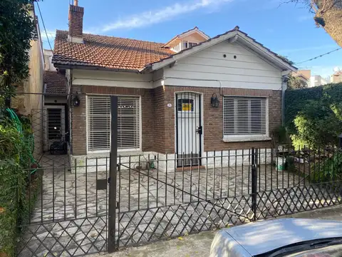VENTA CASA 8 AMBIENTES C/PARQUE, PILETA EN ADROGUE