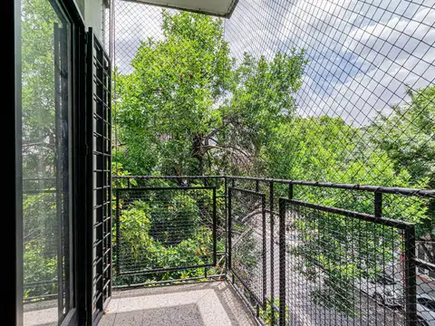 Joaquin V Gonzalez  al 800