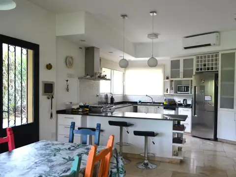 Casa 6 ambientes con 3 baños