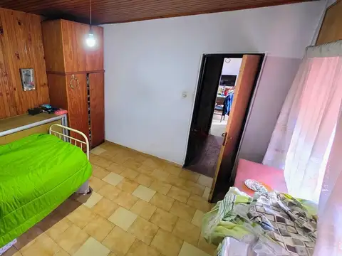 CASA EN VENTA EN LAVALLOL 5 AMBIENTES