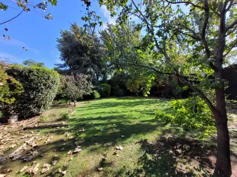 Casa en Venta con 4 cocheras