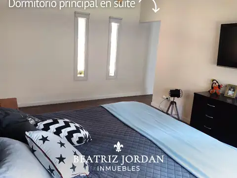 Casa 4 ambientes con 2 baños