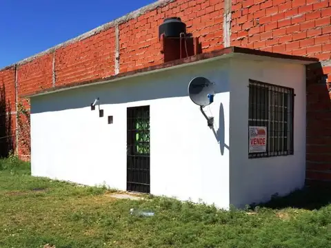 Casa 2 ambientes con 1 baño
