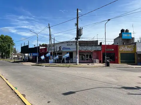 Local independencia esq. Alfaro 100