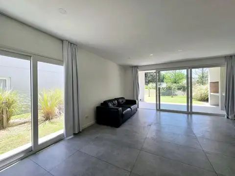 DEPARTAMENTO TH EN VENTA EN PILARA - PILAR