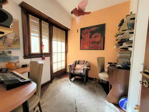 Luzuriaga y California 2800, Piso 1º