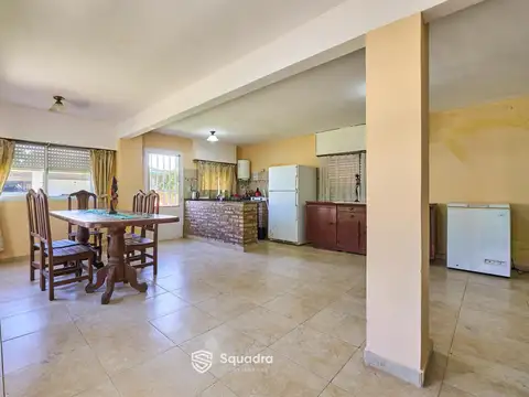 Casa en Venta con 3 cocheras