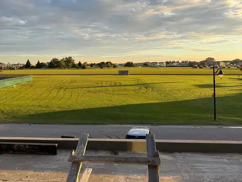 Casa 6 ambientes con 2 baños