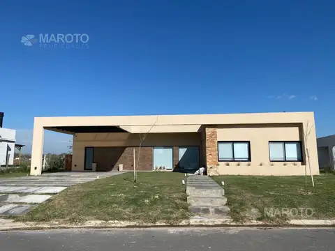 CASA EN VENTA Y ALQUILER CON RENTA en barrio San Sebastián - Maroto Propiedades