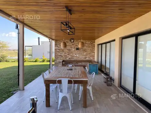 CASA EN VENTA Y ALQUILER CON RENTA en barrio San Sebastián - Maroto Propiedades