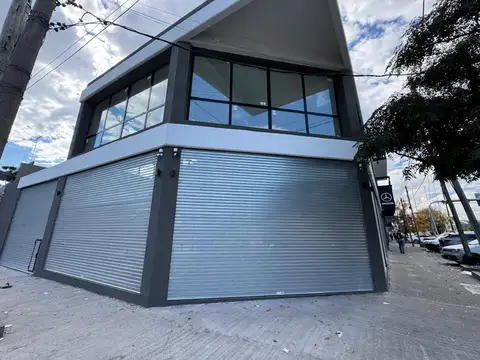 Local Comercial en Esquina S/ Avenida - a Estrenar 374 m² Cub. 2 plantas - S.Justo (Ctro)