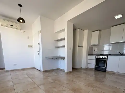 Semipiso de 2 amb al frente con balcon en exc ubicación - Lanús Este