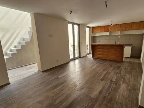 Depto Tipo Casa en Venta de 3 ambientes
