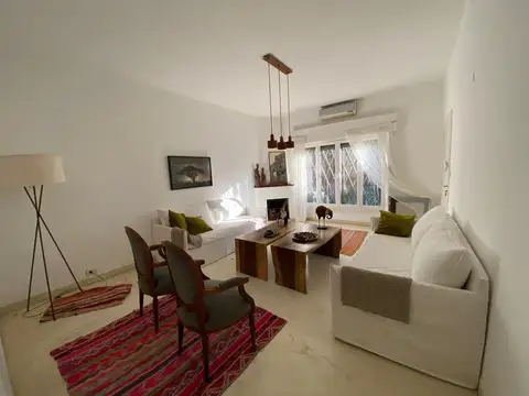 Casa en Venta - Beccar - San Isidro - 3 Dormitorios - Jardín, Pileta. Galería.