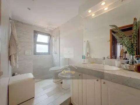 Hermosa, en barrio privado,