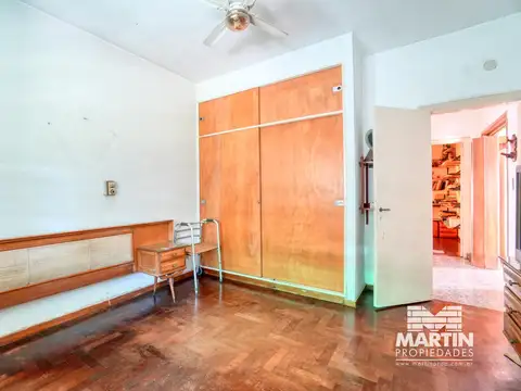 Casa en venta en Martinez, 5 ambientes, jardín y cochera. Posibilidad de dos viviendas.