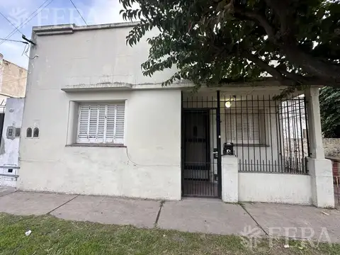 Venta PH 3 ambientes con patio en Bernal Oeste