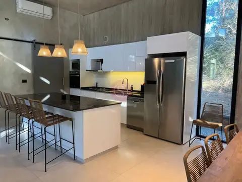 Casa en Alquiler Temporal con 4 cocheras