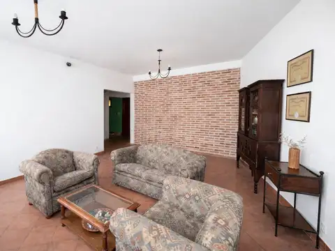 Casa 6 ambientes con 2 baños