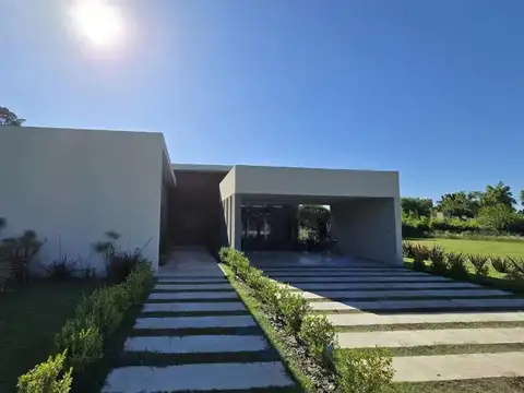 Casa en venta Barrio Cerrado Campo Daromy