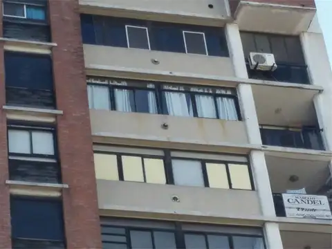 Av. H. Yrigoyen 8353 9