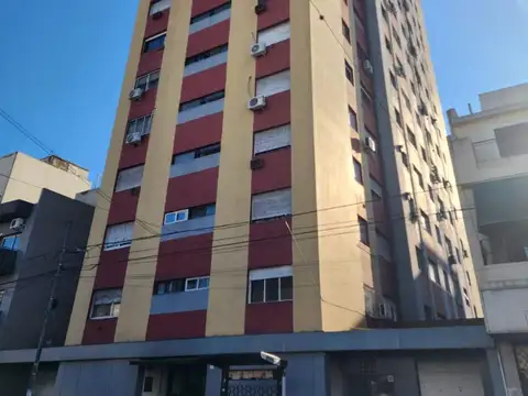 CENTRICO DEPARTAMENTO CON EXCELENTE VISTA Y LUMINOSIDAD! U$D 72.000 - OPORTUNIDAD 