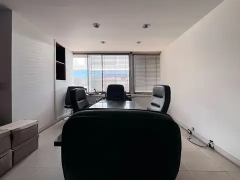 VENTA OFICINA GALERIA JARDIN CON COCHERA- PISO 3