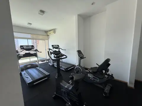 Amplio monoambiente en alquiler con amenities