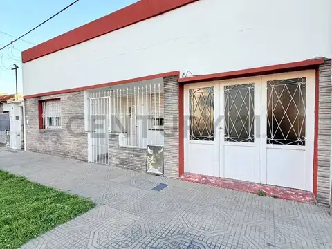 133 entre 32 y 33. Venta de Casa 5 AMBIENTES en La Plata.