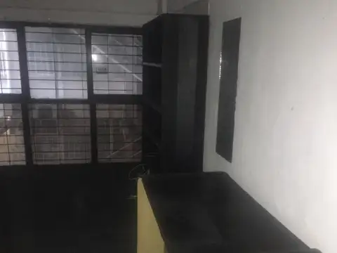 Local comercial en Paseo de la Fuente.(Frente a Paseo Florido,Hurlingham).