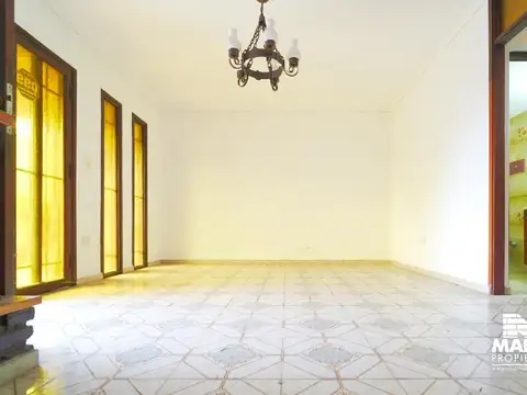Casa en venta en Martínez 4 ambientes baño y toilette, jardín y cochera. Cerca Unicenter.