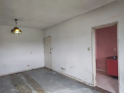 Departamento 4 ambientes en torre – A reciclar – Piso 6 – Muy luminoso – Belgrano R