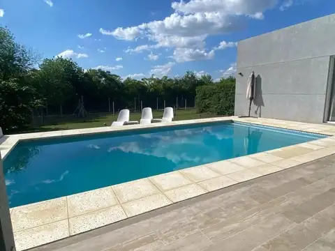 Casa  en Venta en Santa Guadalupe, Pilar del Este, Pilar