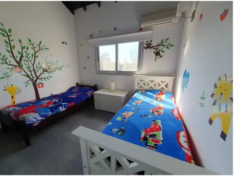 Casa 5 ambientes con 4 baños