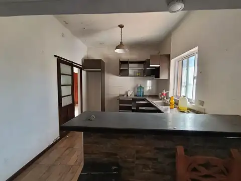 Casa 4 ambientes con 1 baño