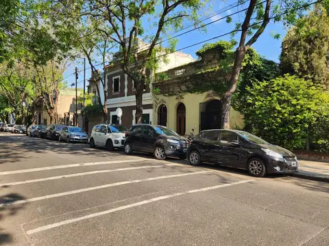 COLEGIALES- Casona estilo racionalista