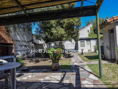 Casa en Venta con 2 cocheras