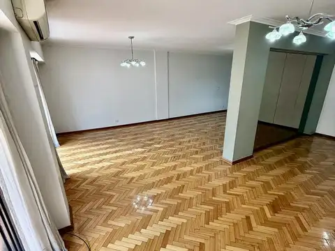 4 dormitorios, dependencia y cochera !