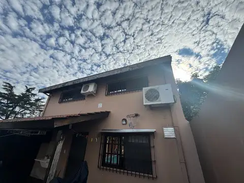 VENTA CASA 3 AMB CASTELAR PISCINA APTO CREDITO