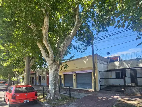 Bv. Rondeau  al 3900, local  alquiler con 2 vidrieras 35 m2