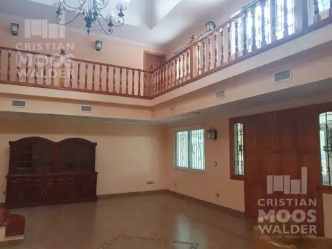 Casa en Venta con 2 cocheras