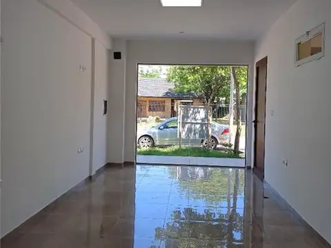 Pringles 1600, Piso P.B.