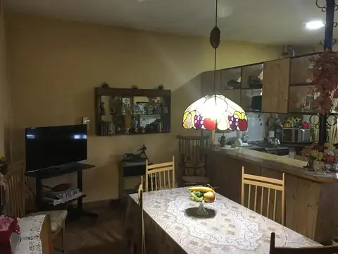 GALPON DEPOSITO Y VIVIENDA EN 1º PISO.